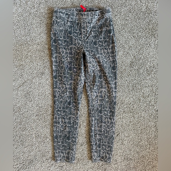 ‼️SOLD‼️ SPANX Jean-ish Ankle snake print leggings - Picture 1 of 3